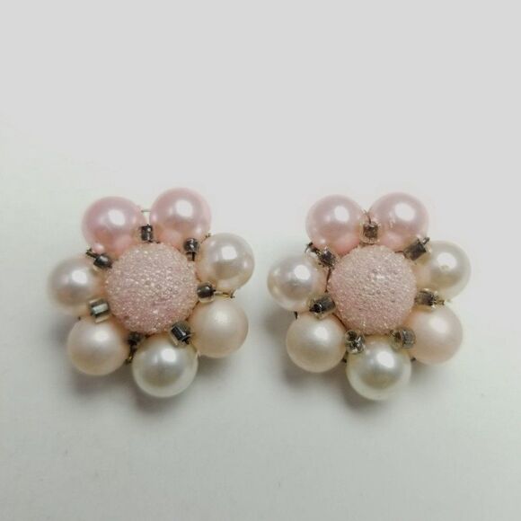 Vintage Pastel Pink Beaded Cluster Clip On Earrings, Pearl, Retro Estate - Picture 1 of 7